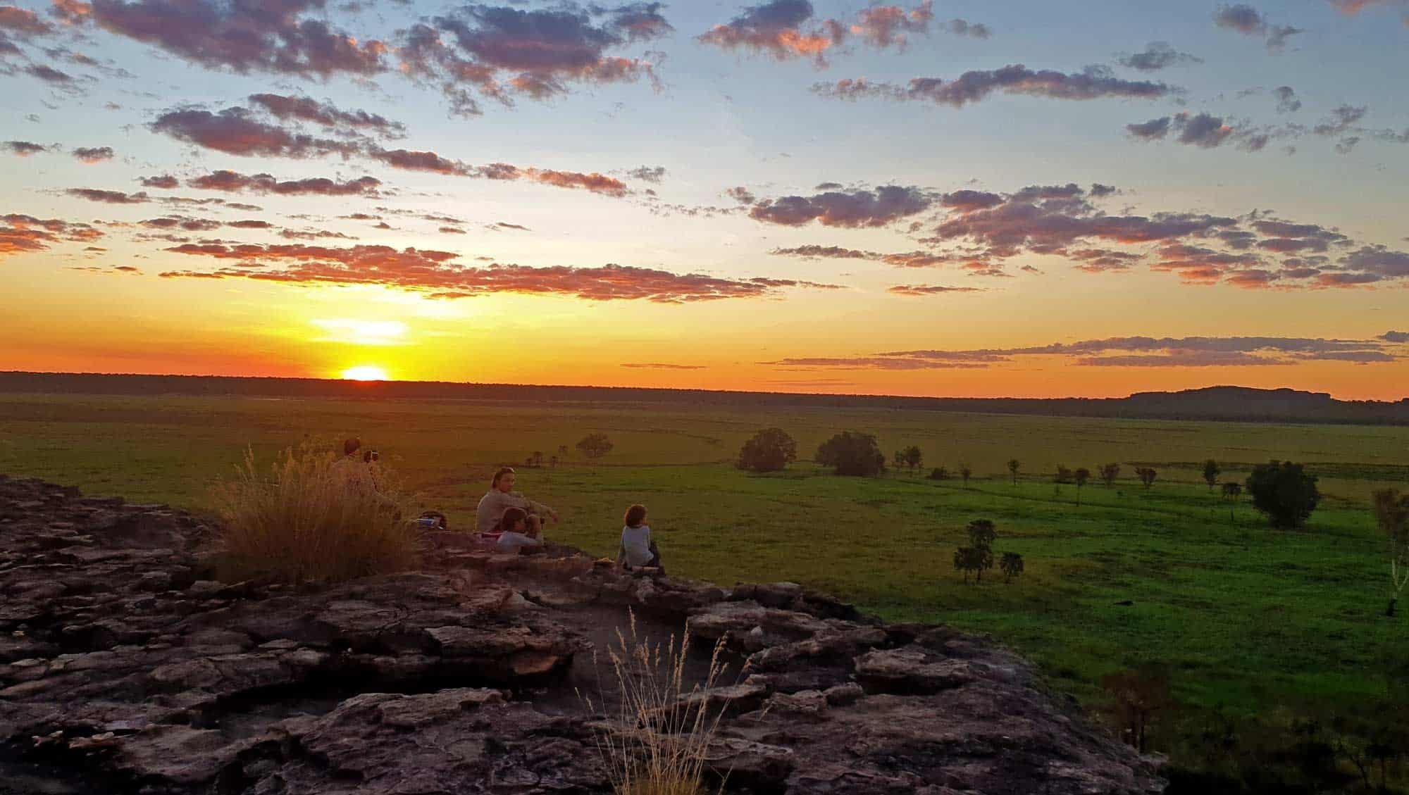 ubirr-sunset-with-people