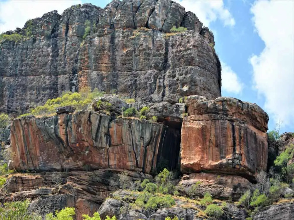 Rock-face-of-nourlangie (1)